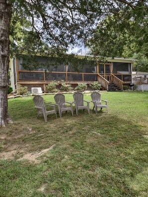 Terrace/patio -  Clementine Cottage- Quiet Charming Cottage on Lincoln Lake   (Kelso)