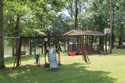  Clementine Cottage- Quiet Charming Cottage on Lincoln Lake  
