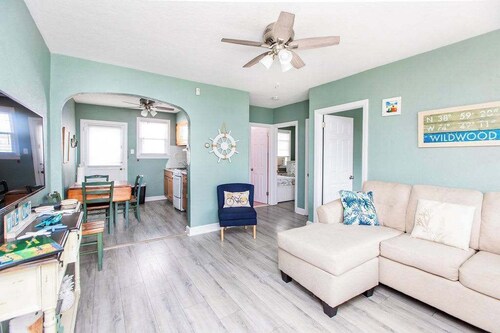 Kiwi's Cottage, 1.5 Blocks to Beach and Boardwalk, Pet Friendly