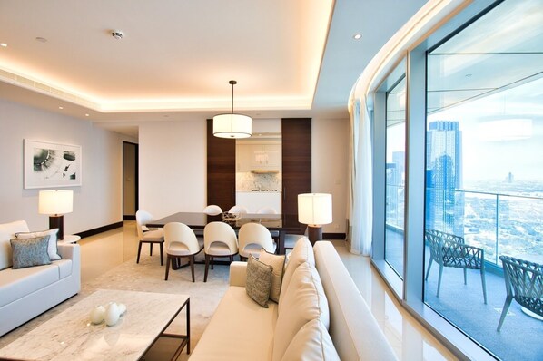 TV - Penthouse with Burj Khalifa View in Address Sky View (Dubai)