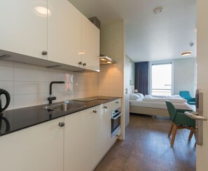 Fridge, microwave, dishwasher, high chair - Luxury studio for 2 people | Zoutelande (Zoutelande)