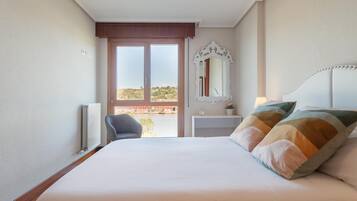 2 chambres, fer et planche à repasser, lit parapluie, Wi-Fi gratuit