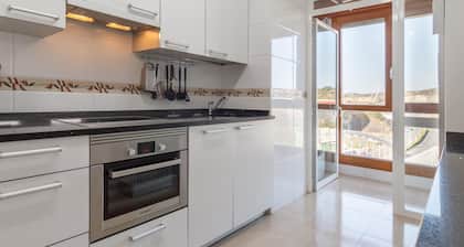 Bright and spacious on the Barakaldo estuary