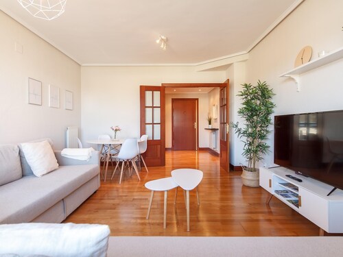 Spacieux et lumineux, avec vue sur l'estuaire de Barakaldo.