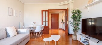 Bright and spacious on the Barakaldo estuary