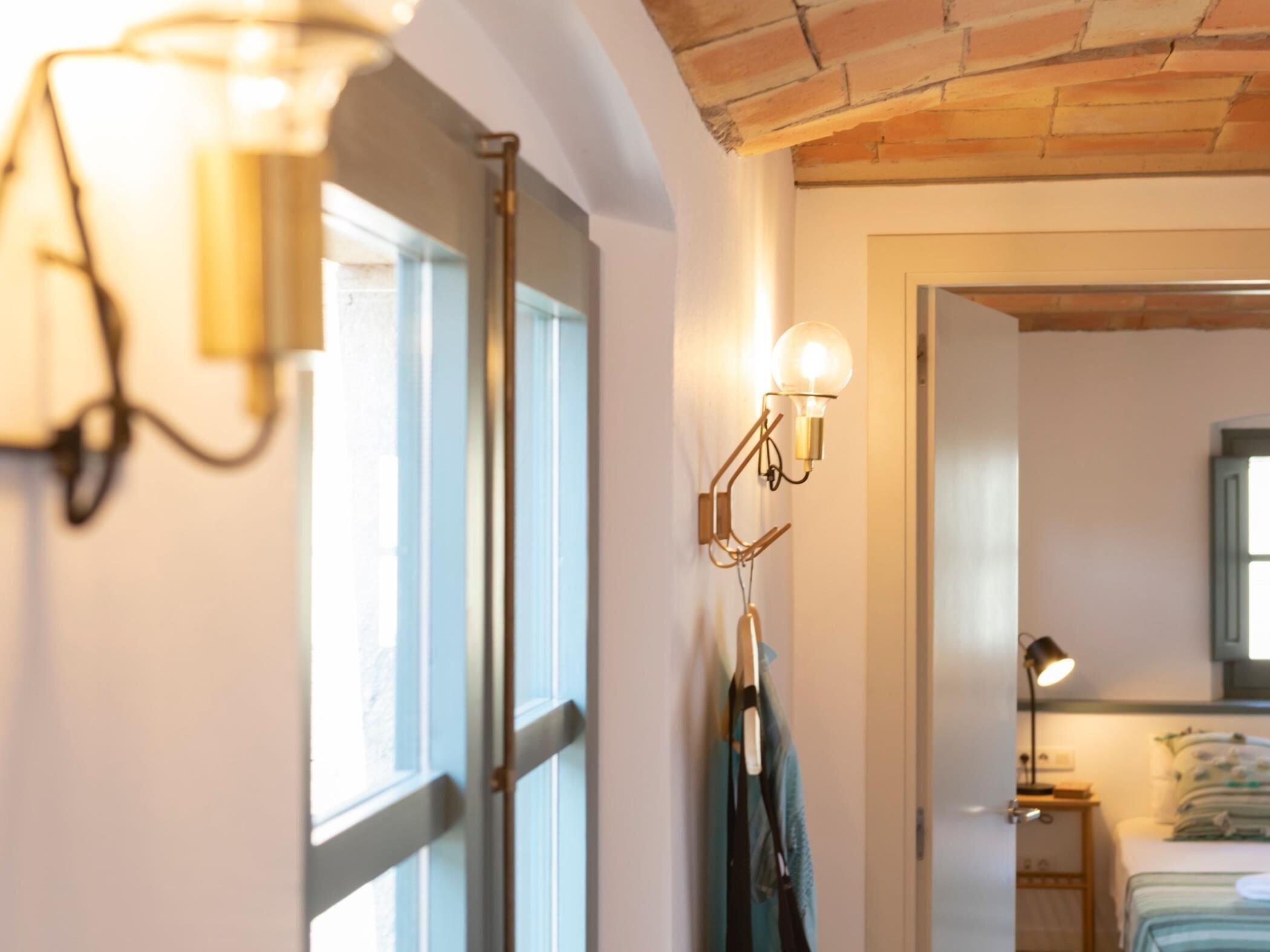 2 habitaciones, tabla de planchar con plancha, internet y ropa de cama 