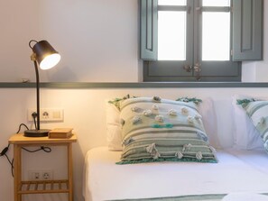 2 bedrooms, iron/ironing board, Internet, bed sheets
