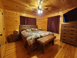 4 bedrooms, iron/ironing board, free WiFi, bed sheets