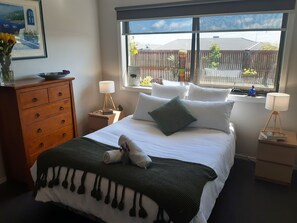 4 bedrooms, desk, iron/ironing board, free WiFi