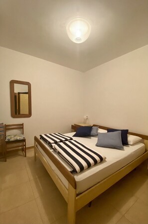 2 bedrooms, bed sheets - Puglia (Apulia) - Salento Sunny beach front 2br house (Lendinuso)