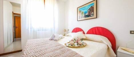 1 chambre, fer et planche à repasser, Wi-Fi gratuit, draps fournis