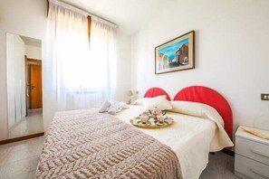 1 chambre, fer et planche à repasser, accès au Wi-Fi (inclus)