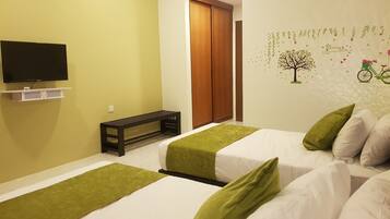 Superior Twin Room | Individually decorated, desk, laptop workspace, rollaway beds