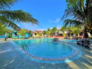 Outdoor pool - Pangkor Holiday Resort (Pangkor Island)