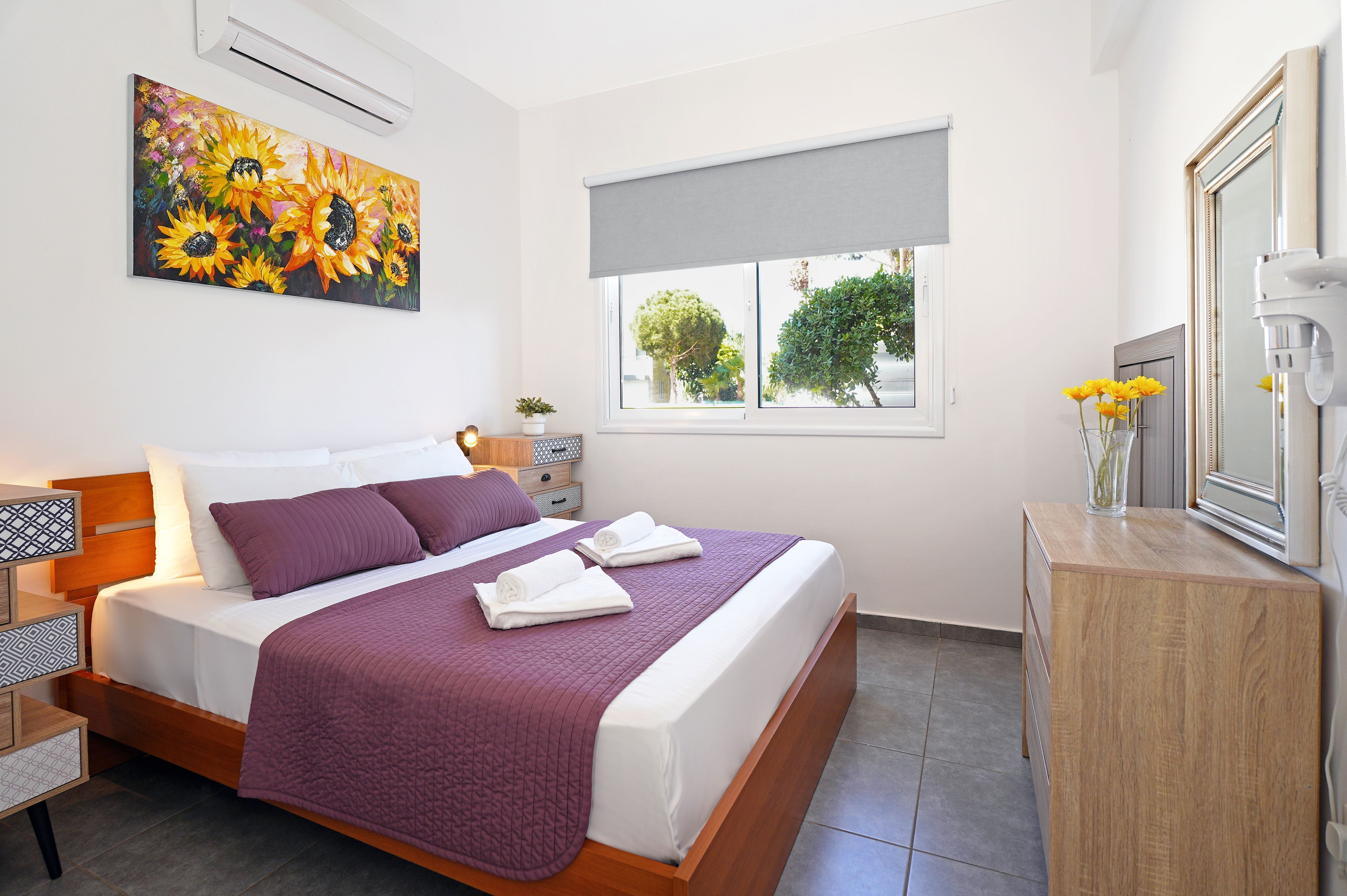 4 slaapkamers, een strijkplank/strijkijzer, internet, beddengoed