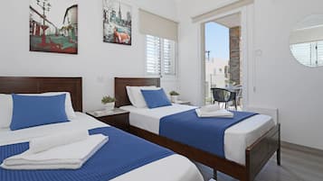 4 bedrooms, iron/ironing board, internet, bed sheets