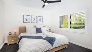 3 bedrooms, desk, iron/ironing board, travel cot