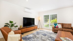 Smart-TV, DVD-Player, Bücher, Streaming-Dienste
