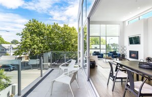 Executive Apartment | Terrace/patio - The Carlton Apartments (Christchurch)