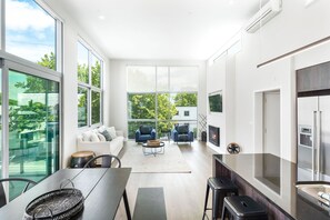 Executive Apartment | Living area - The Carlton Apartments (Christchurch)