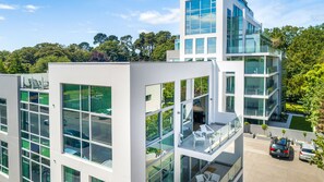 Front of property - The Carlton Apartments (Christchurch)