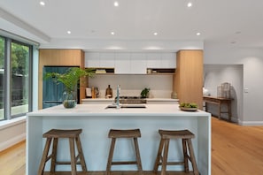 Executive Apartment | Private kitchen | Full-sized fridge, microwave, oven, stovetop - The Carlton Apartments (Christchurch)