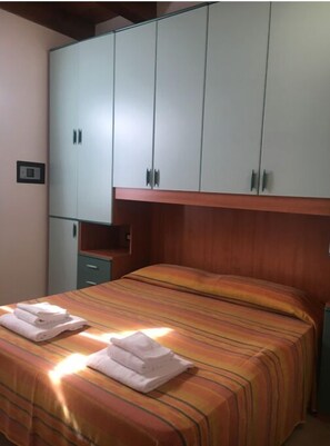 1 bedroom, internet, bed sheets - Bahia 6 pers. - One Bedroom Resort, Sleeps 5 (Lido di Spina)