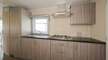 Fridge, microwave, coffee/tea maker, highchair