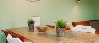 Kidsbungalow - Four Bedroom Resort, Sleeps 6