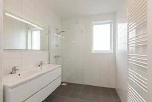 Bathroom - Luxury 3-person apartment | Zoutelande (Zoutelande)