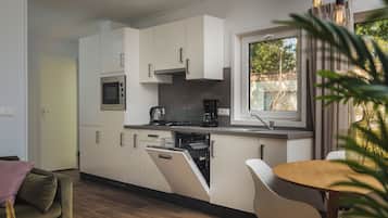 Fridge, microwave, dishwasher, coffee/tea maker
