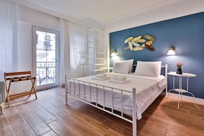 Standard Studio, 1 Queen Bed, Kitchenette | Individually decorated, desk, laptop workspace, soundproofing - Yaz Apart Hotel (Kas)