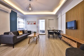 Condo familial, 1 chambre, cuisinette | Aire de séjour | Téléviseur à écran plat de 35 po avec télévision par satellite