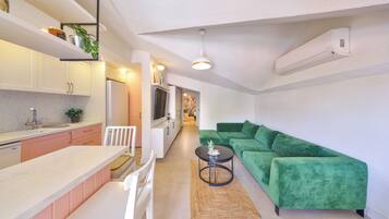 Deluxe Penthouse, 1 Queen Bed, Partial Sea View | Living area | 35-inch flat-screen TV with satellite channels, LCD TV