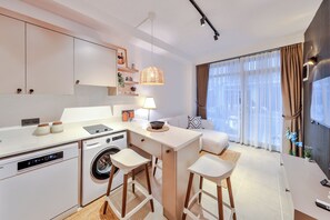 Family Duplex | Private kitchen | Fridge, stovetop, coffee/tea maker, electric kettle - Yaz Apart Hotel (Kas)
