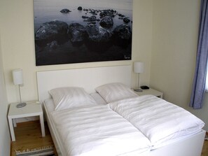 1 bedroom, in-room safe, WiFi, bed sheets - Vacation apartment 1 - ground floor street side - Park-Villa in Bad Steben (Bad Steben)