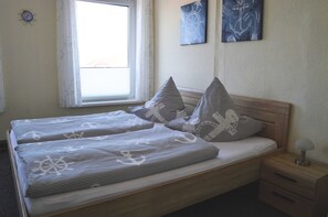 1 bedroom, WiFi, bed sheets - Room 1 - Pension Restaurant Zur Brücke (Wittmund)