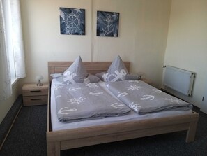 1 bedroom, WiFi, bed sheets - Room 1 - Pension Restaurant Zur Brücke (Wittmund)