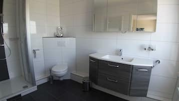 Douche, serviettes fournies