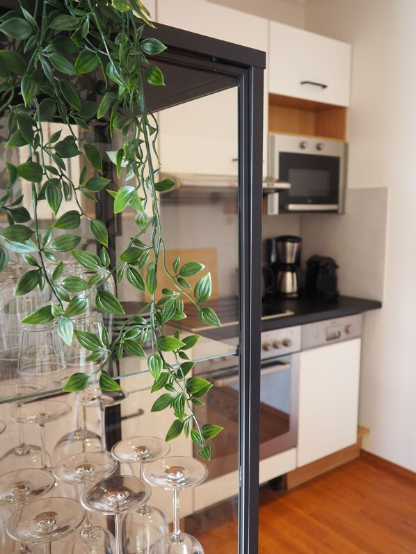 Kühlschrank, Mikrowelle, Ofen, Geschirrspüler