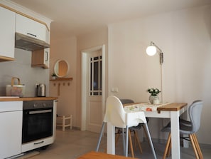 Kühlschrank, Mikrowelle, Ofen, Geschirrspüler