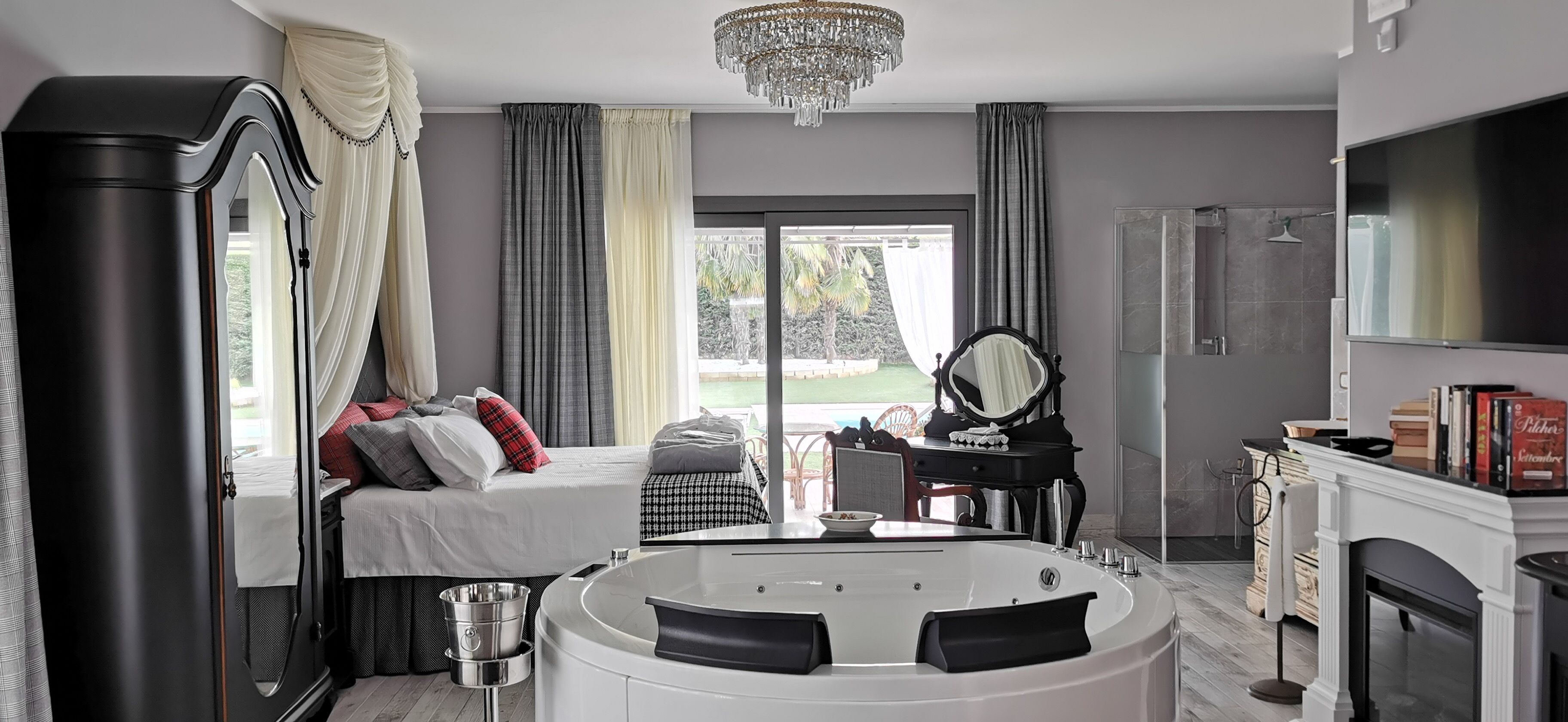 6 bedrooms, in-room safe, iron/ironing board, travel crib