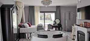 6 間睡房、房內夾萬、熨斗/熨衫板、可攜式嬰兒床