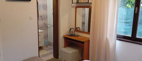 1 habitación, wifi y ropa de cama