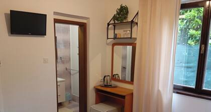 En-suite room Helena nr. 1 in town Krk with air conditioning, WiFi, parking