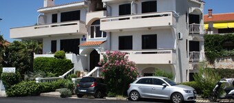 En-suite room Helena nr. 1 in town Krk with air conditioning, WiFi, parking