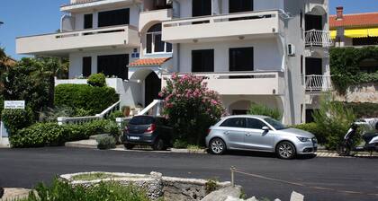 En-suite room Helena nr. 1 in town Krk with air conditioning, WiFi, parking