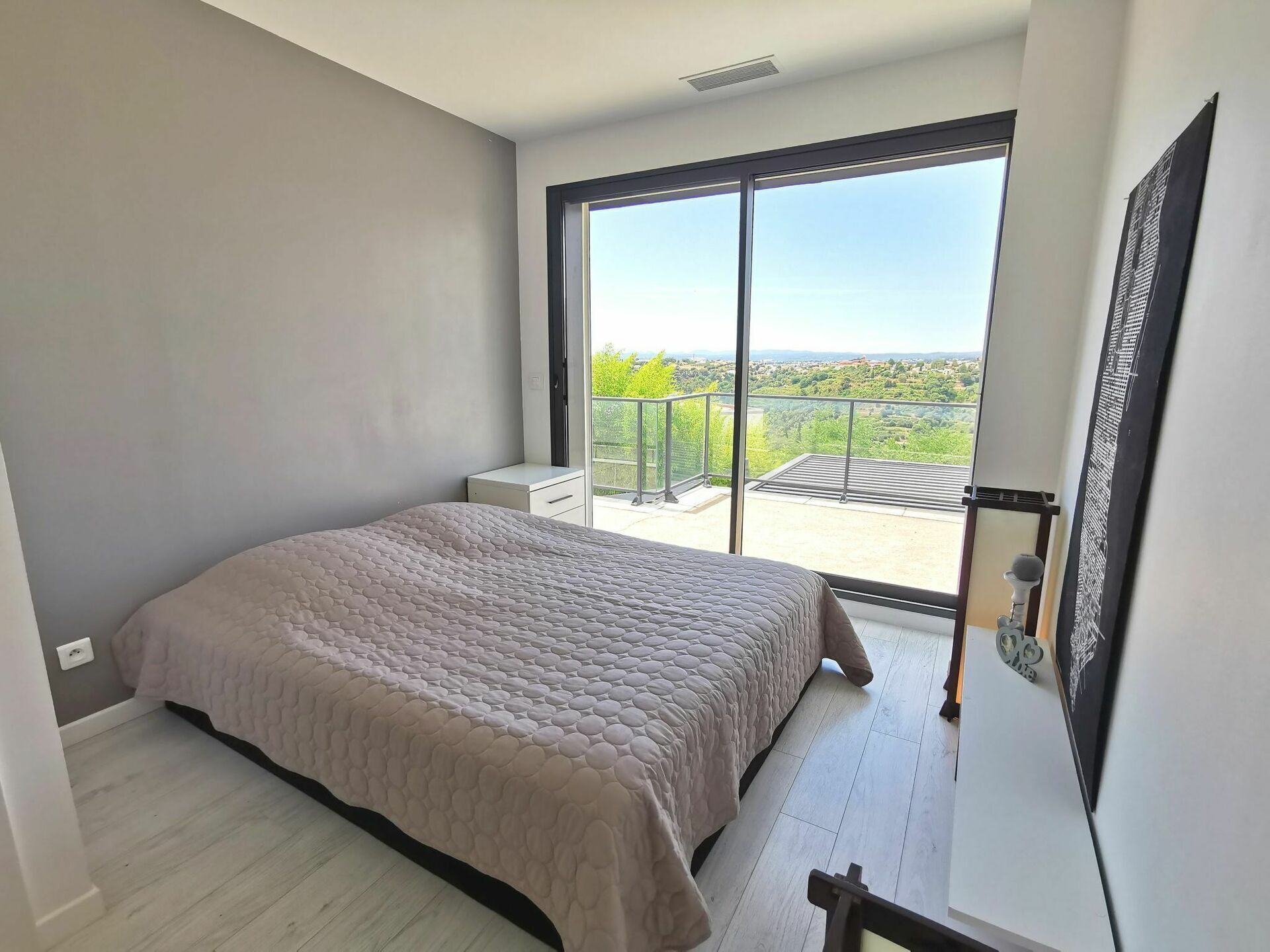 4 bedrooms, travel crib, free WiFi, bed sheets