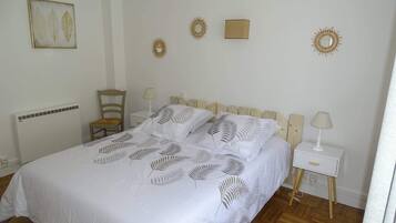 1 bedroom, travel crib, WiFi (free), bed sheets
