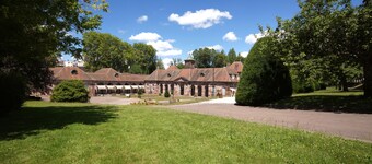 F2 At the foot of the thermal baths